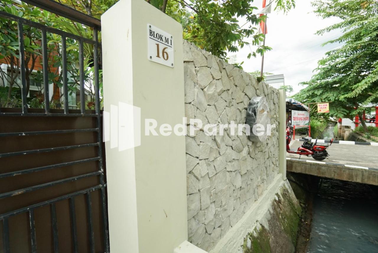 Fazza Syariah Mitra Reddoorz Hotel Jakarta Bagian luar foto
