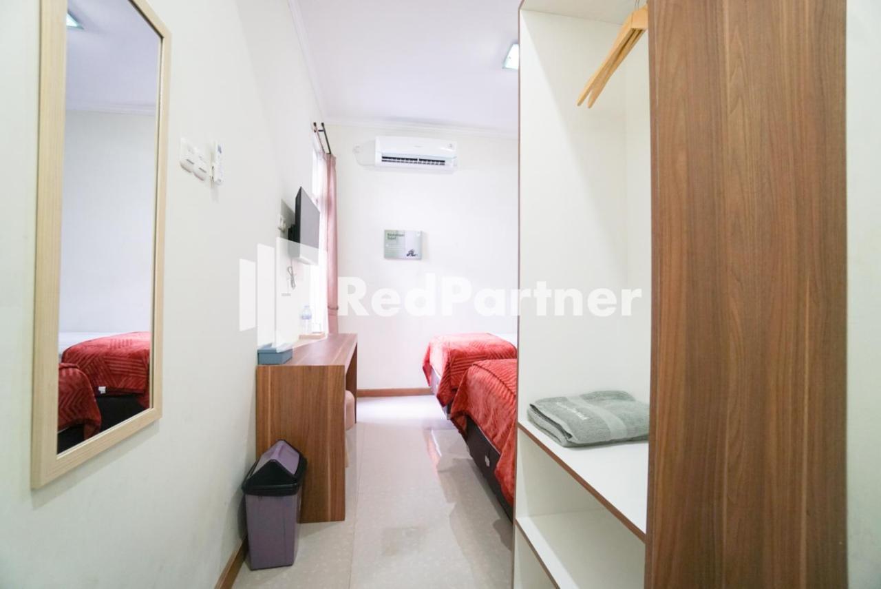 Fazza Syariah Mitra Reddoorz Hotel Jakarta Bagian luar foto