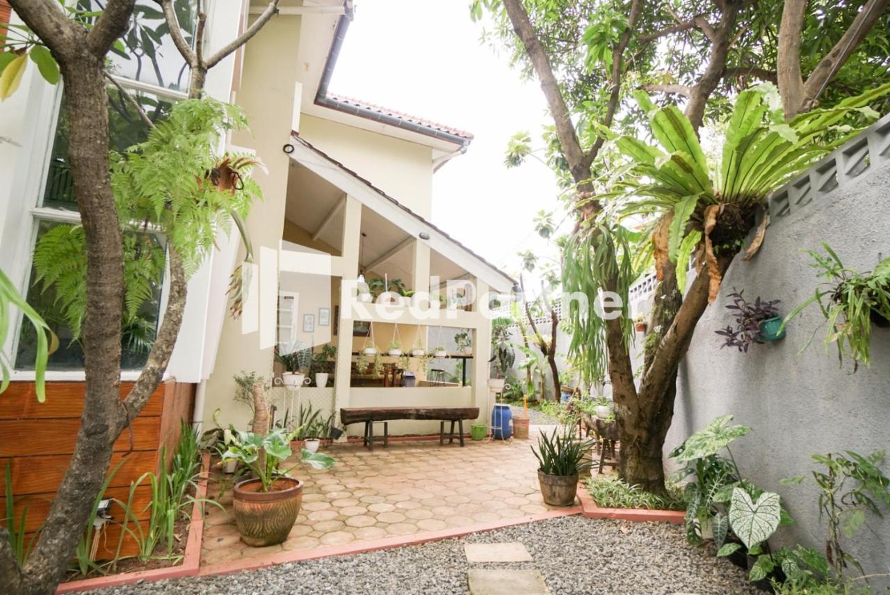 Fazza Syariah Mitra Reddoorz Hotel Jakarta Bagian luar foto